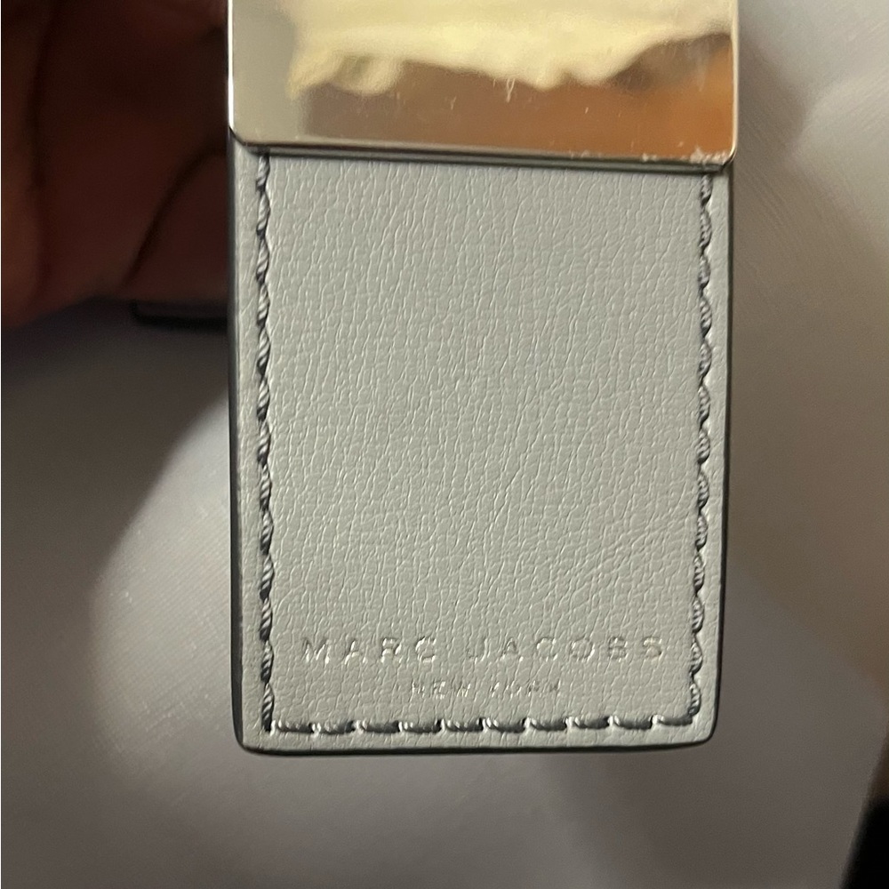 Marc Jacobs Metallic Silver Handbag shoulder bag, Marc Jacob’s beautiful light s - Picture 10 of 11